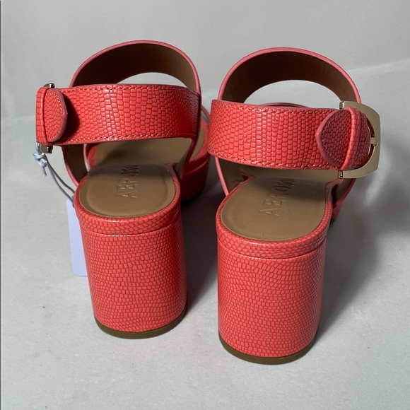 Aerosoles Camilia Round Toe Platform Sandals Coral Lizard Embossed 
Size 7.5 - Picture 4 of 8